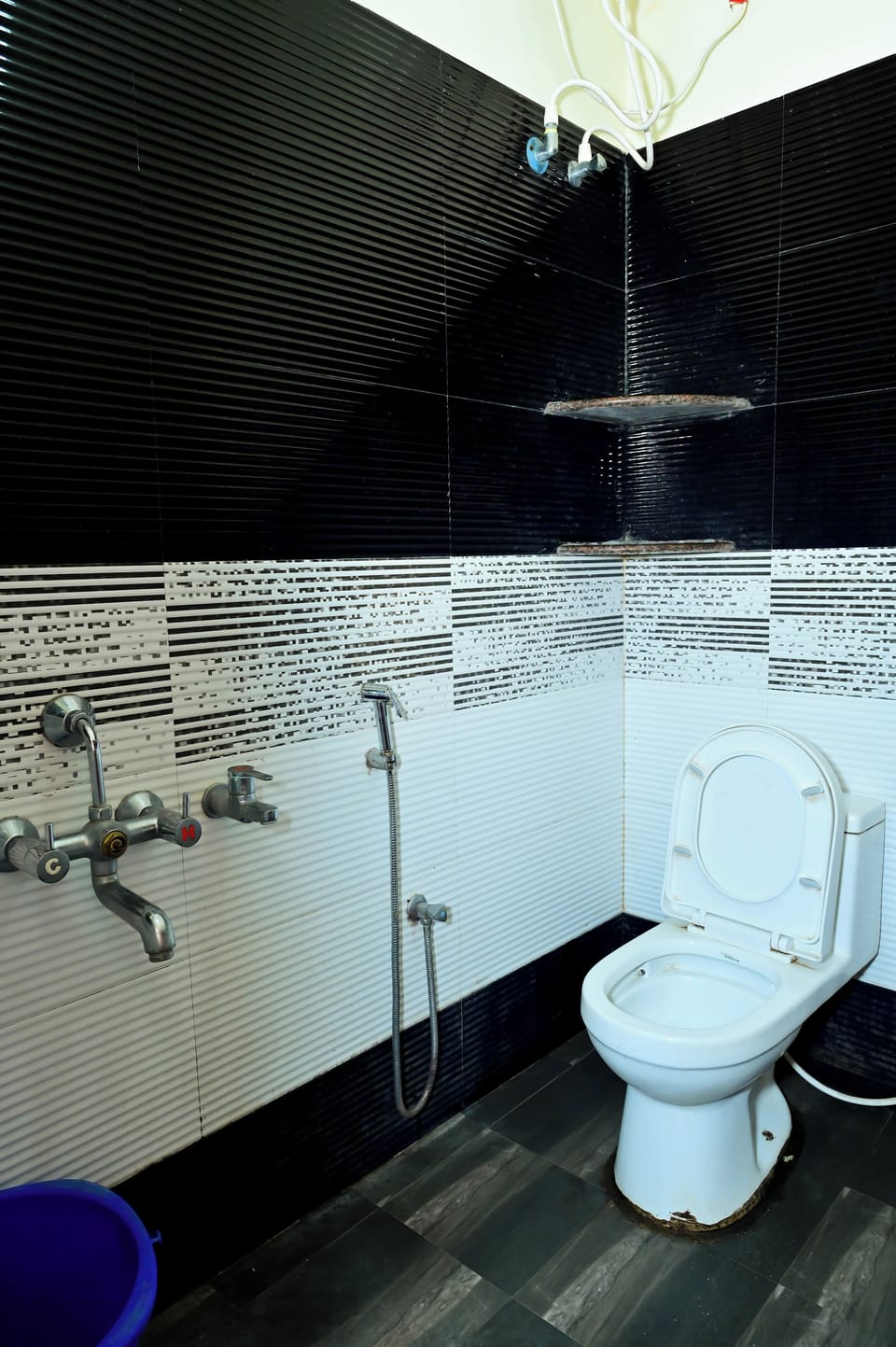 Classic Double Room | Bathroom | Shower, bathrobes, slippers, towels