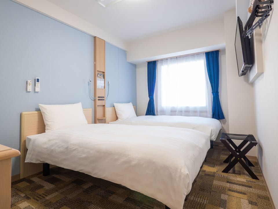Desk, blackout drapes, WiFi (free), bed sheets