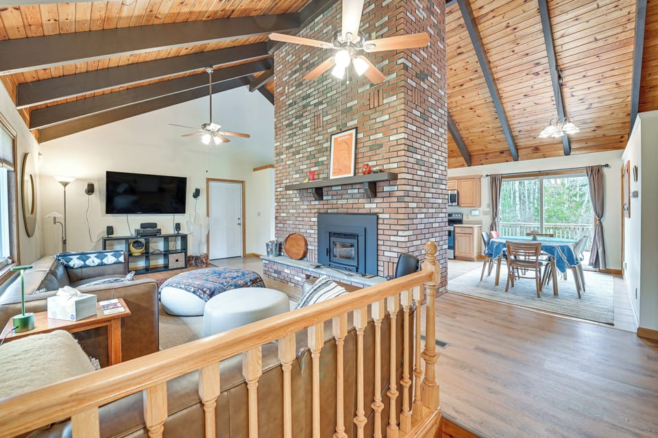 Living Room | Smart TV | Wood-Burning Stove | Free WiFi