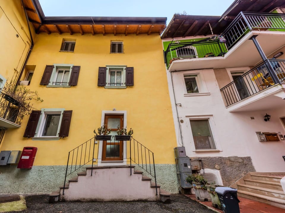 Wall, Window, Facade, Neighbourhood, Architecture, Residential Area, Home, House, Apartment, Door