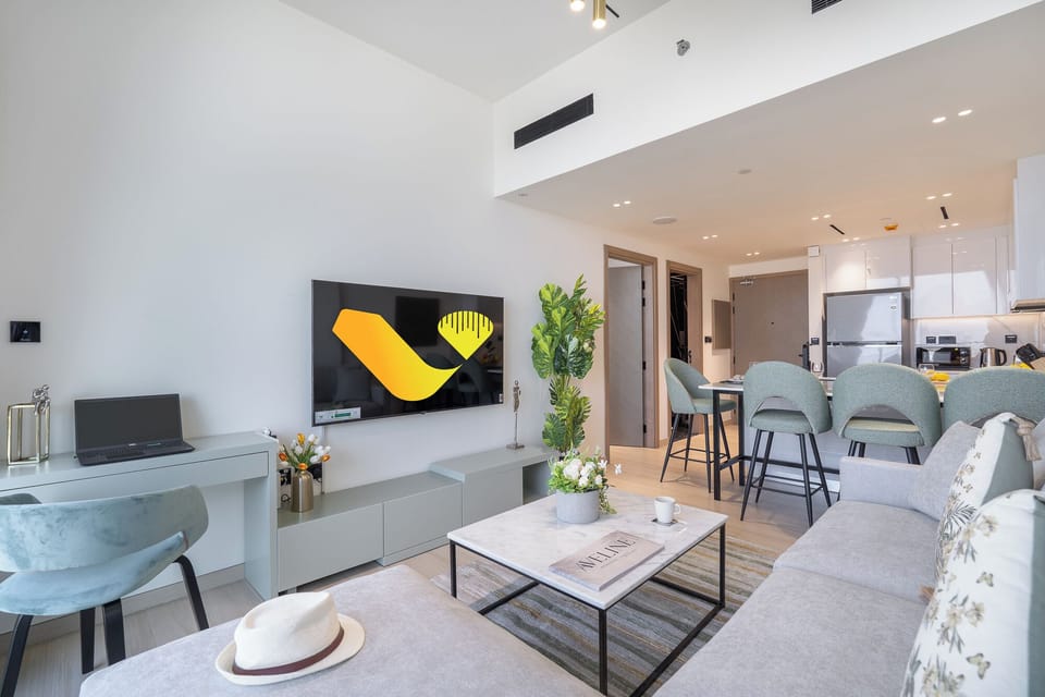 Luxury Apartment, City View | Living area