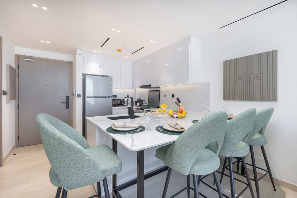 Luxury Apartment, City View | In-room dining