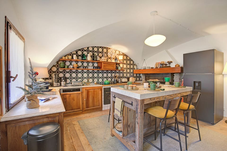 Family House, 4 Bedrooms, 2 Bathrooms (La Baita 1800 Ski In Ski Out) | Private kitchen