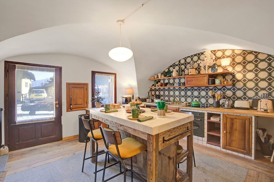 Family House, 4 Bedrooms, 2 Bathrooms (La Baita 1800 Ski In Ski Out) | Private kitchen