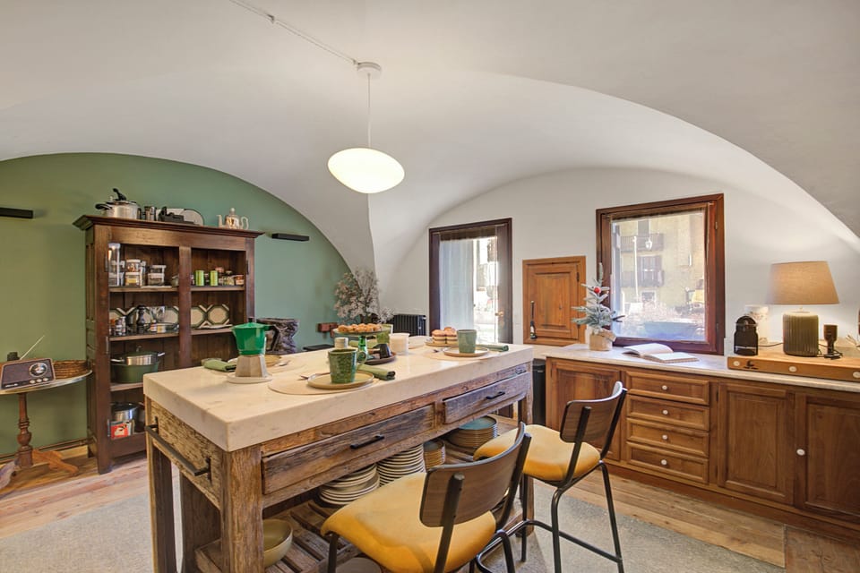 Family House, 4 Bedrooms, 2 Bathrooms (La Baita 1800 Ski In Ski Out) | Dining