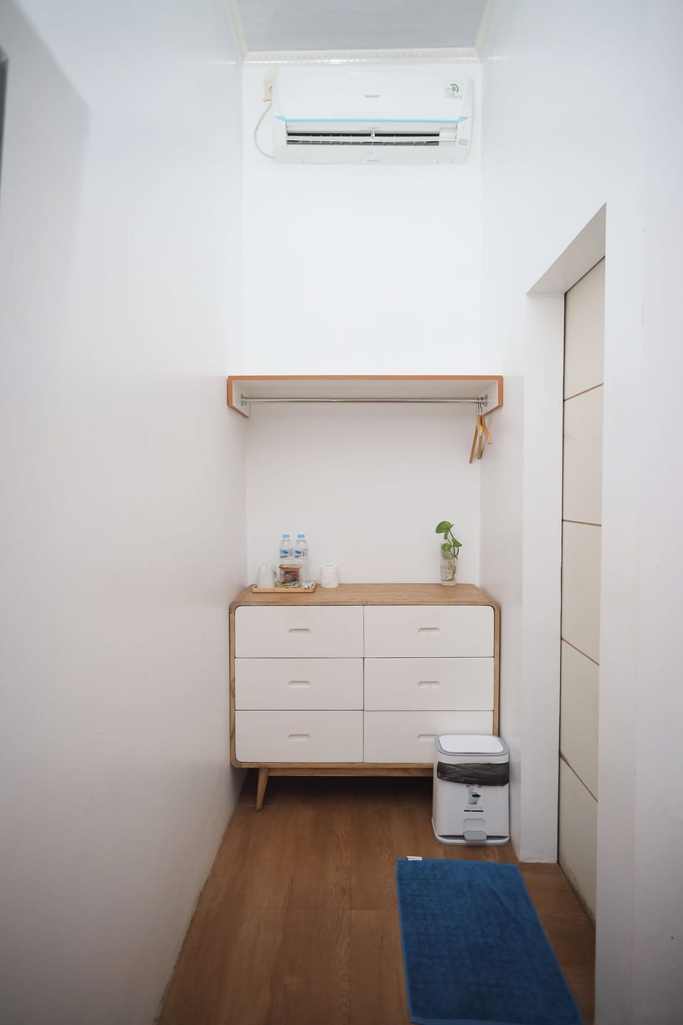Double Room, 1 King Bed, Non Smoking, Courtyard View | Iron/ironing board (on request), WiFi (free), bed sheets