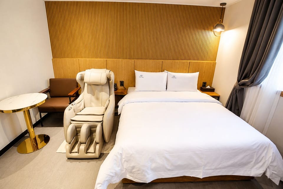 Premium Double Room, City View | Desk, blackout drapes, soundproofing, WiFi (free)