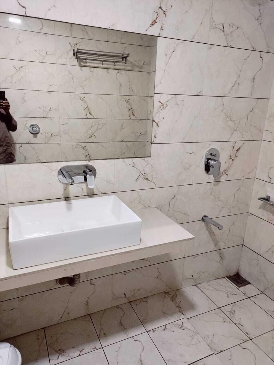 Family Studio Suite | Bathroom | Shower, towels, soap, toilet paper