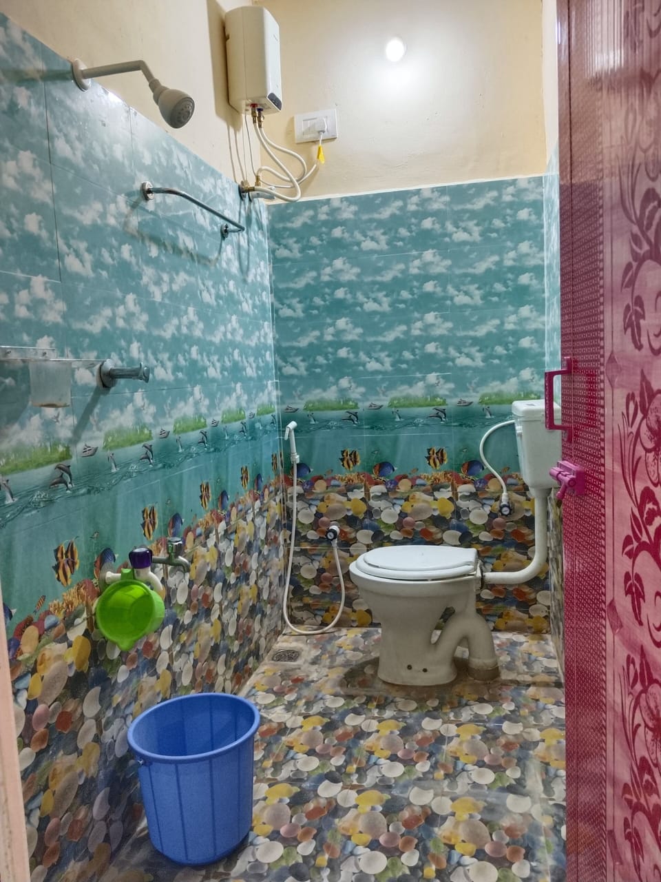 Deluxe Double or Twin Room, Balcony, Garden View | Bathroom | Shower, free toiletries, towels, soap