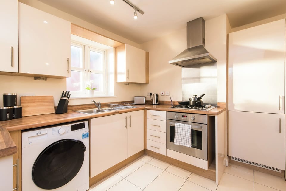 Apartment | Private kitchen | Fridge, microwave, oven, stovetop