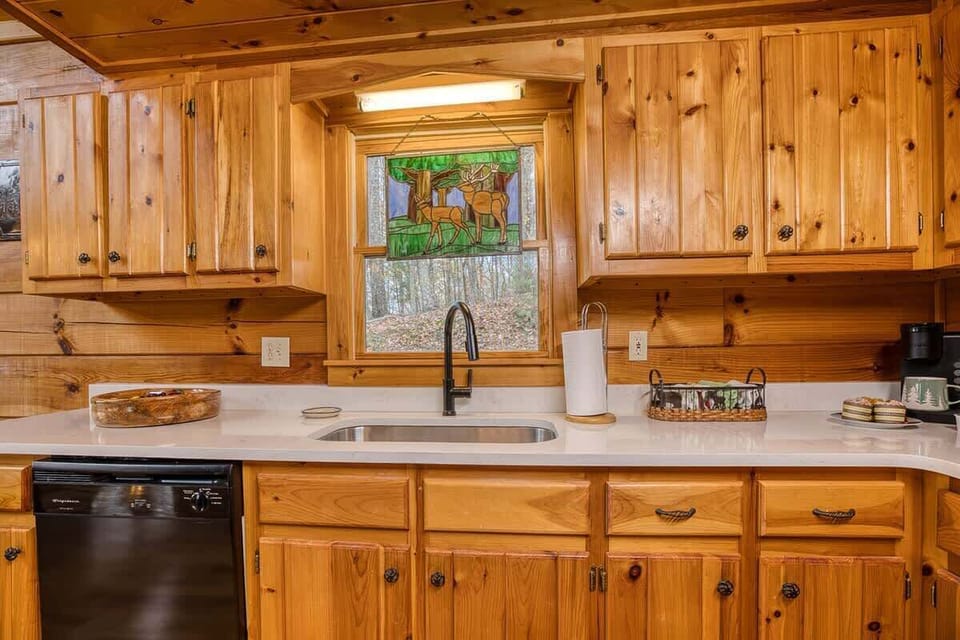 Fully equipped kitchen - dishwasher, stove, microwave and refrigerator