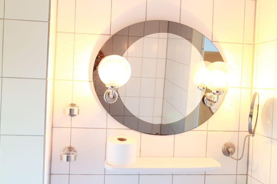 Towels, soap, shampoo, toilet paper