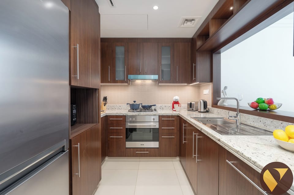 Luxury Apartment | Private kitchen | Full-size fridge, microwave, oven, electric kettle