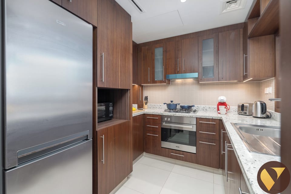 Luxury Apartment | Private kitchen | Full-size fridge, microwave, oven, electric kettle