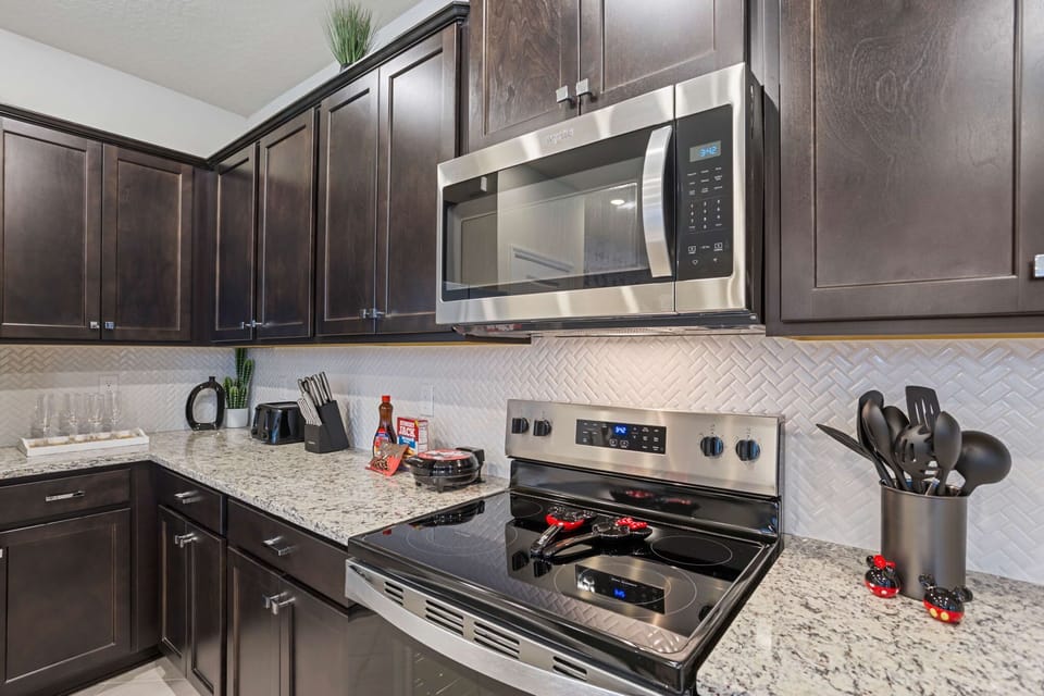 Perfect for casual mornings or quick snacks, with plenty of counter space and comfortable seating.