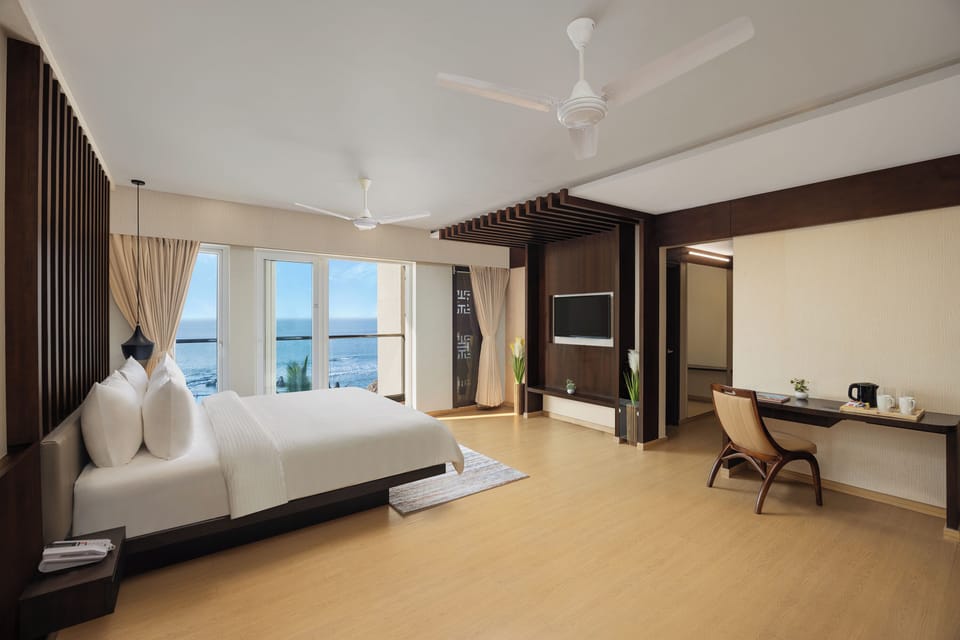 Executive Queen Room with Sea View | In-room safe, desk, laptop workspace, blackout drapes