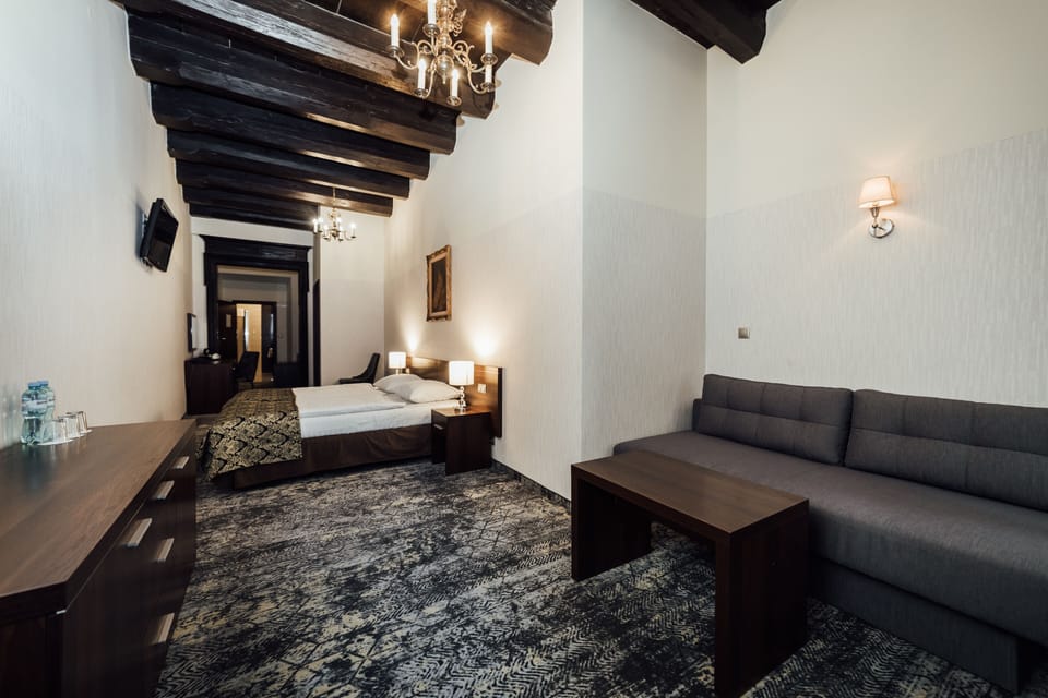 Family Room | In-room safe, desk, iron/ironing board, bed sheets