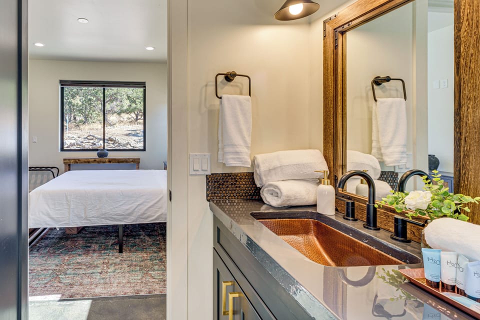 5 Mi to Great Sand Dunes NP: Mountain Retreat! Cottage in Colorado
