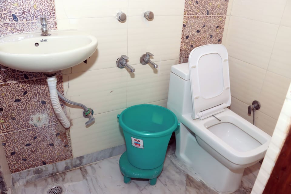 Shower, bidet, towels, soap