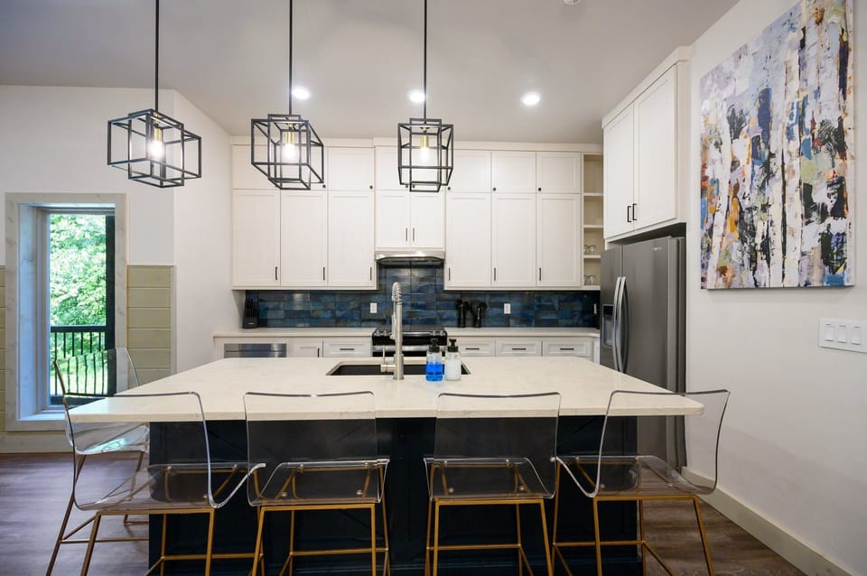 Huge prep island with additional seating for 4