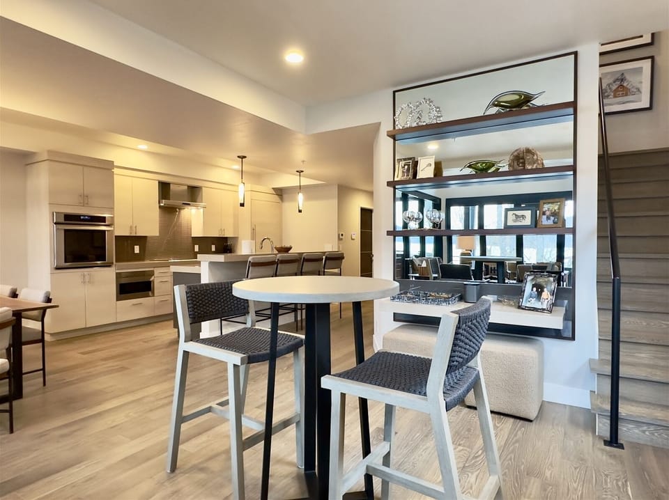 Breakfast seating