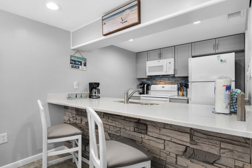 Eat-in bar seating