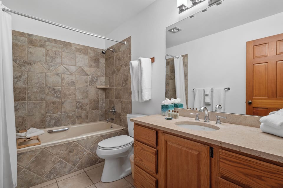 5.0-riverside-a103-telluride-primary-bath(23)
