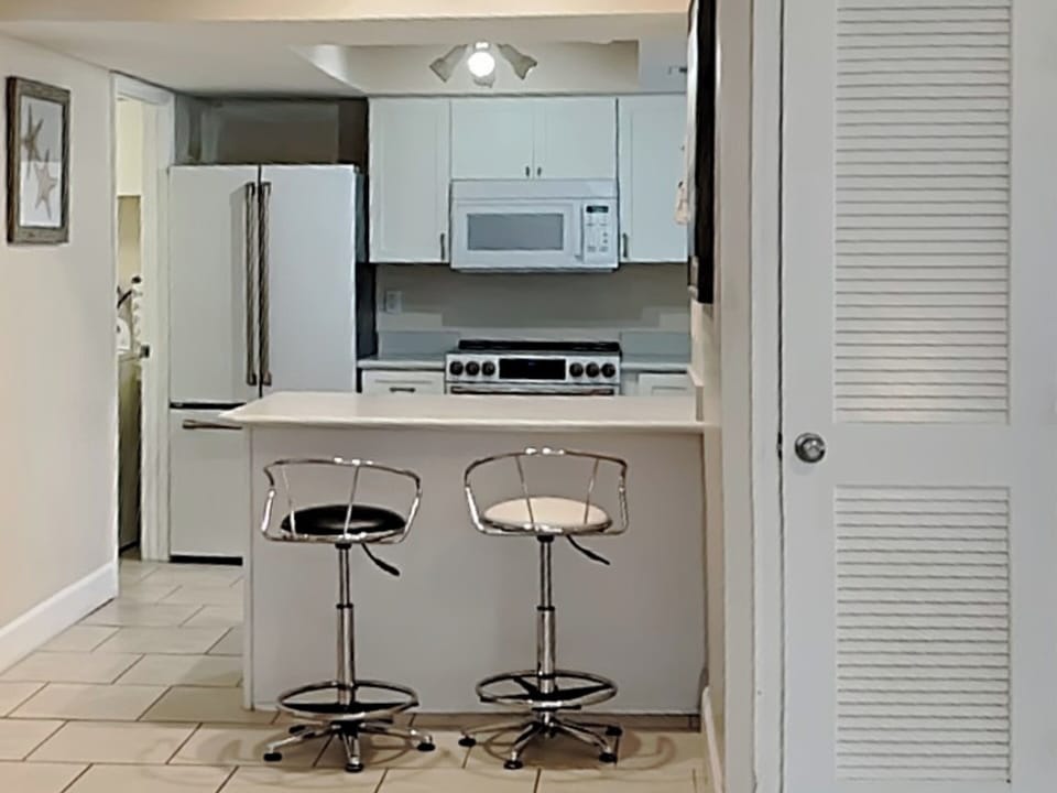 Kitchen- Breakfast Bar