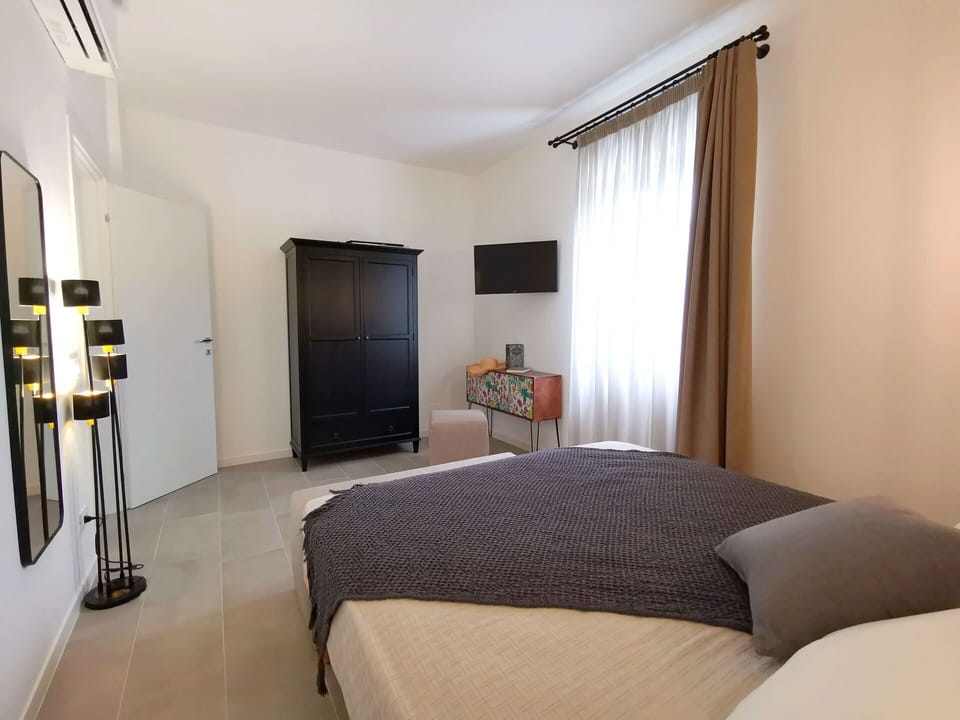Autumn, Bedroom, Spring, Summer