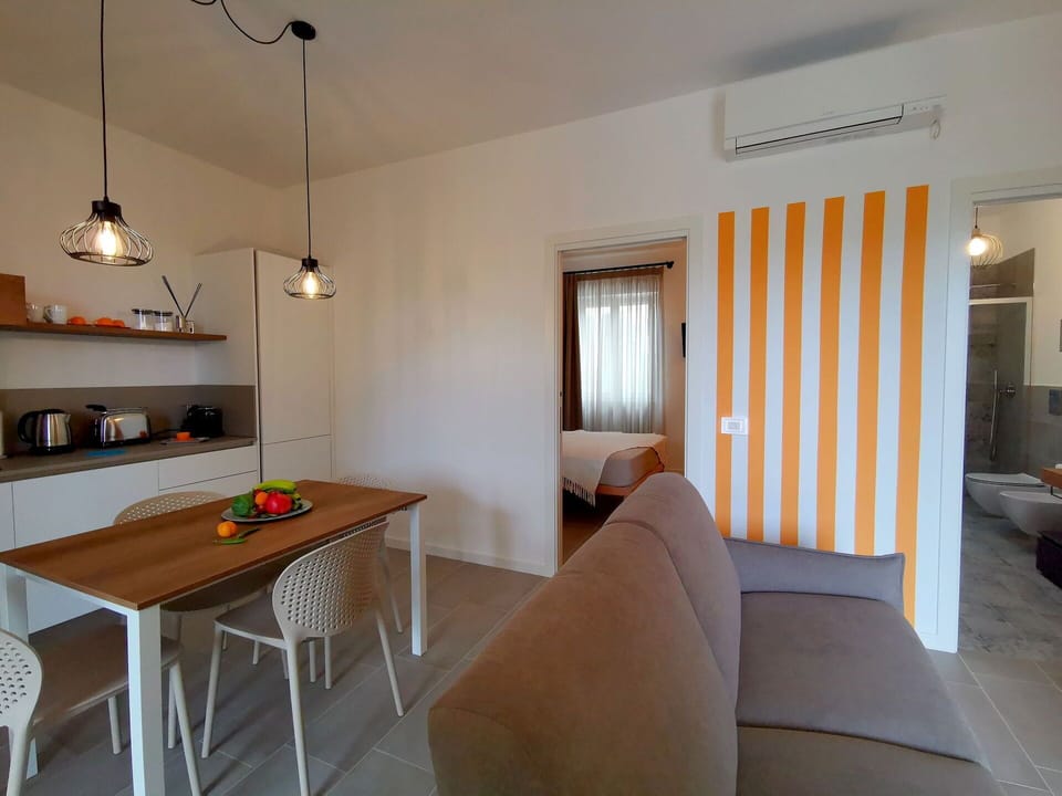 Autumn, Kitchen, Living Room, Spring, Summer