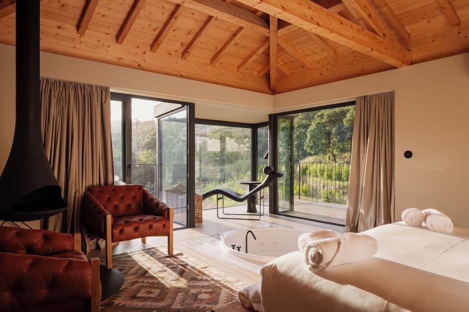 Villa Professora | Down comforters, memory foam beds, free cribs/infant beds, free WiFi