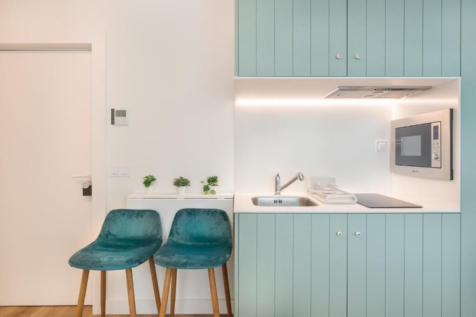Standard Studio | Private kitchen | Mini-fridge, microwave, stovetop, cookware/dishes/utensils