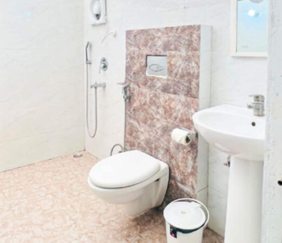 Deluxe Tent, 1 Bedroom, Air conditioning, Mountain View | Bathroom | Shower, free toiletries, towels, soap
