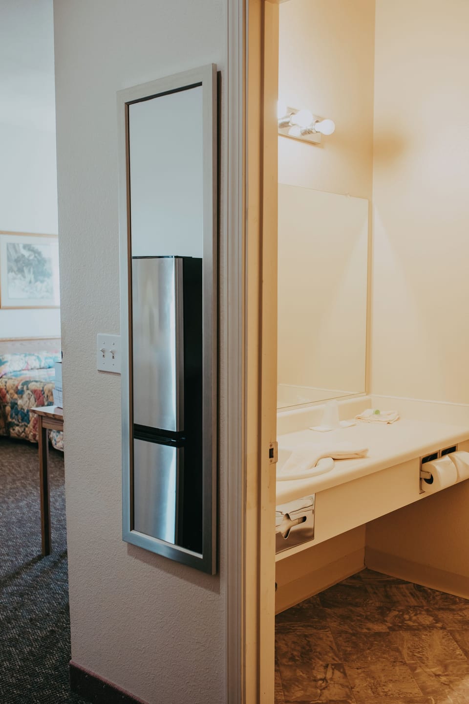 Deluxe Room | Bathroom | Combined shower/tub, free toiletries, hair dryer, towels