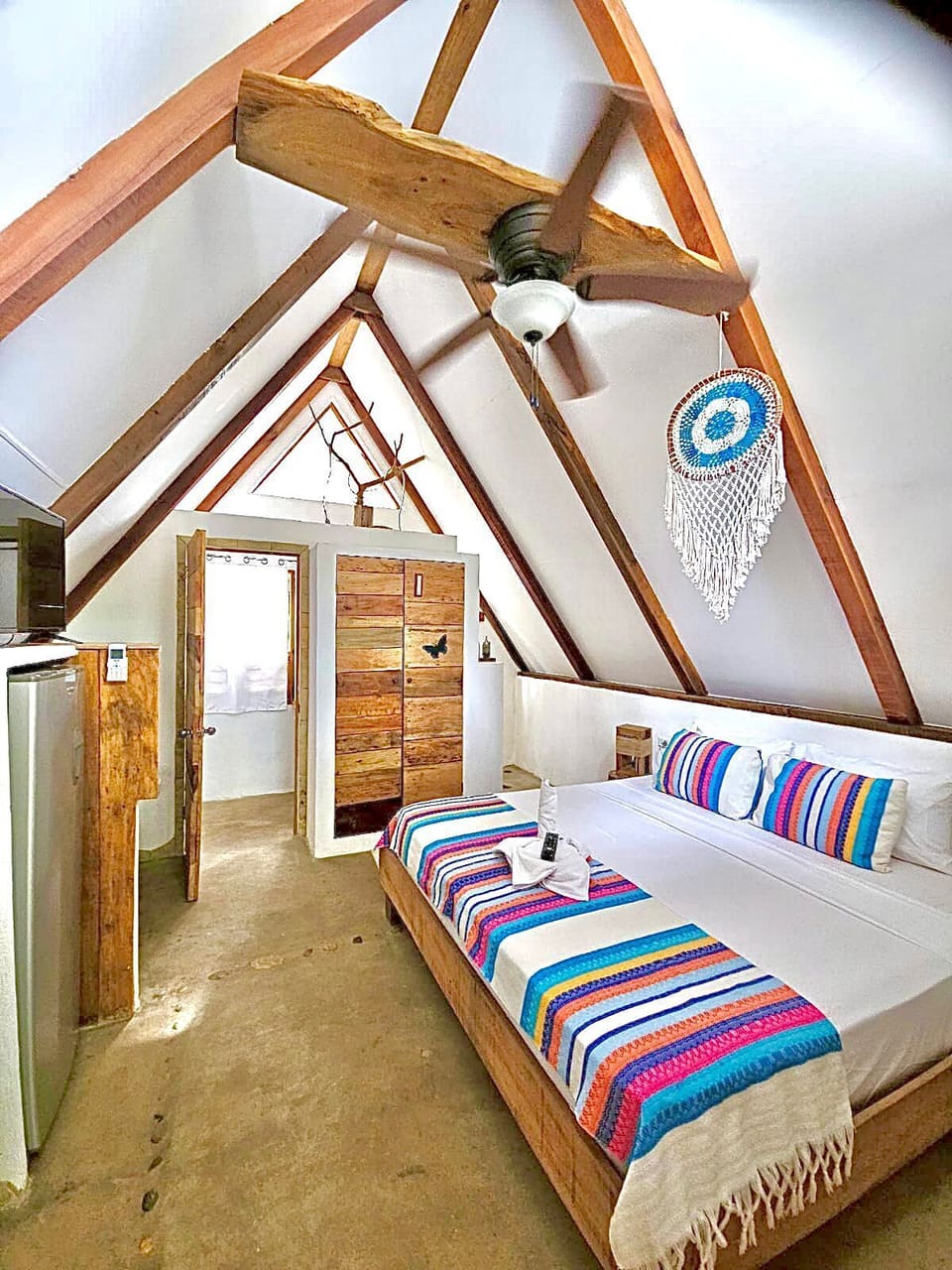 Comfort Cabin | Living area | 32-inch Smart TV with digital channels