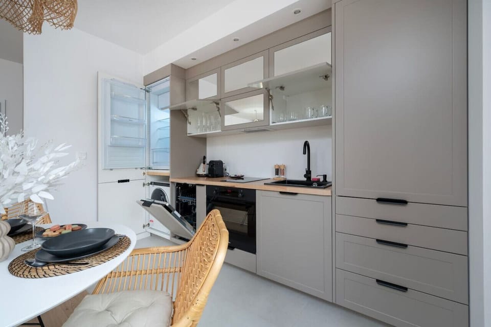 Kitchen with Dining Area | Book Now with RENTUJEMY.COM
