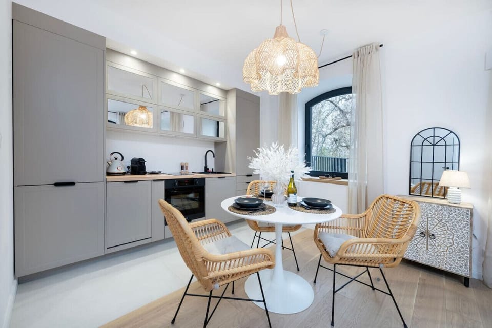 Kitchen with Dining Area | Book Now with RENTUJEMY.COM