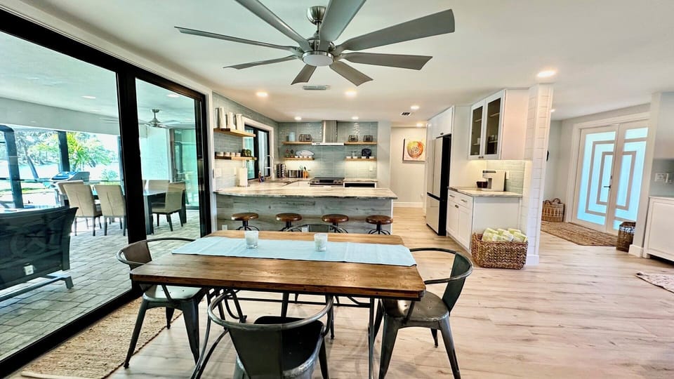 Seating for 4 - 6 at the table.