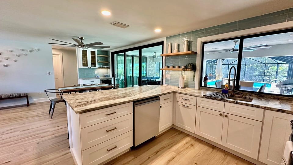 Quartz countertops, Samsung appliances.