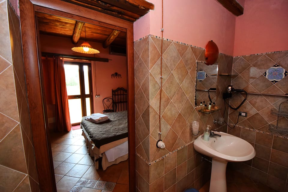 Standard Triple Room, 1 Bedroom, Garden View | Desk, soundproofing, cribs/infant beds, rollaway beds
