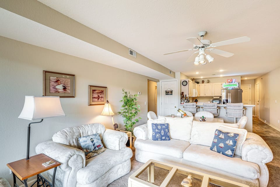 Living Room | Free WiFi | Central A/C & Heat
