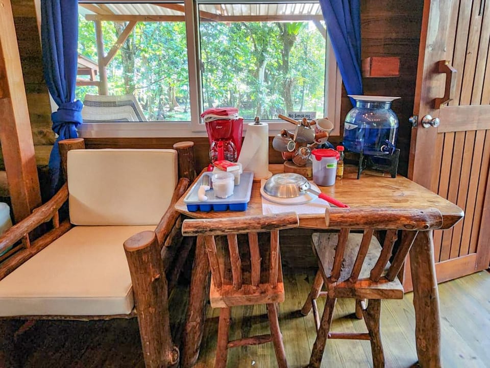 This part have coffe maker, plates, glasses and cups. Water to drink.