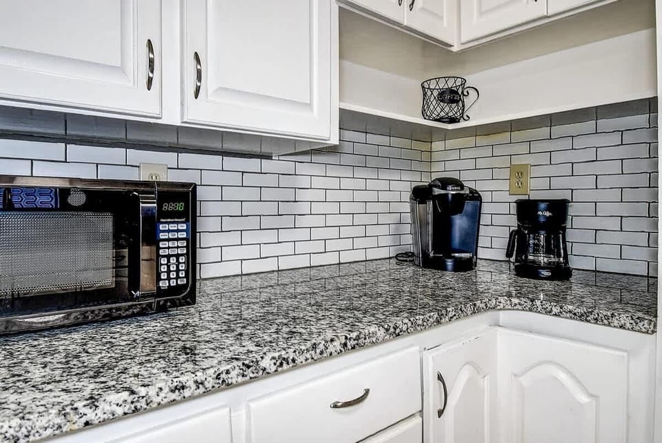 Start your mornings right with a Keurig and coffee pot, stocked with delicious Keurig pods! #StPetersburg #CoffeeLovers #VacationComfort