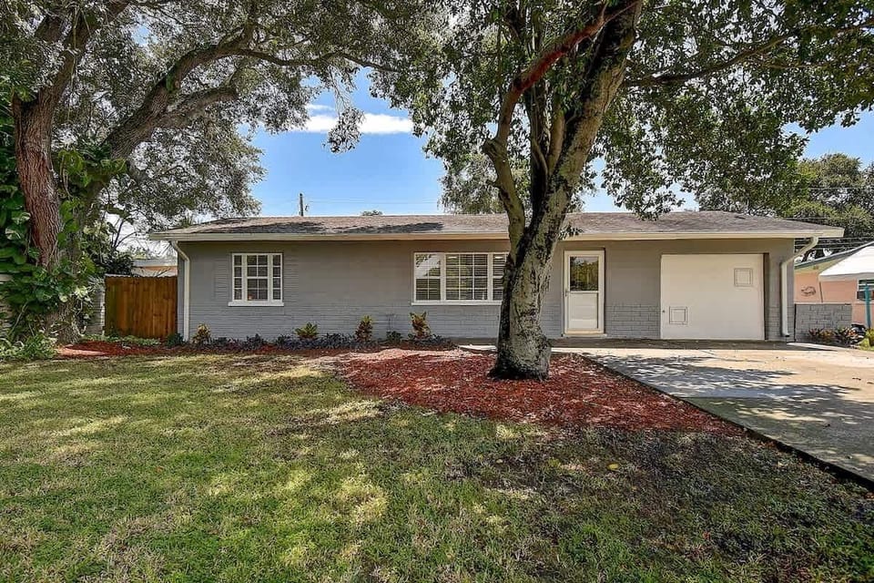 Step into a beautifully refreshed home with a freshly painted exterior, only 5 minutes from the beach! #StPetersburg #BeachVibes #FreshLook