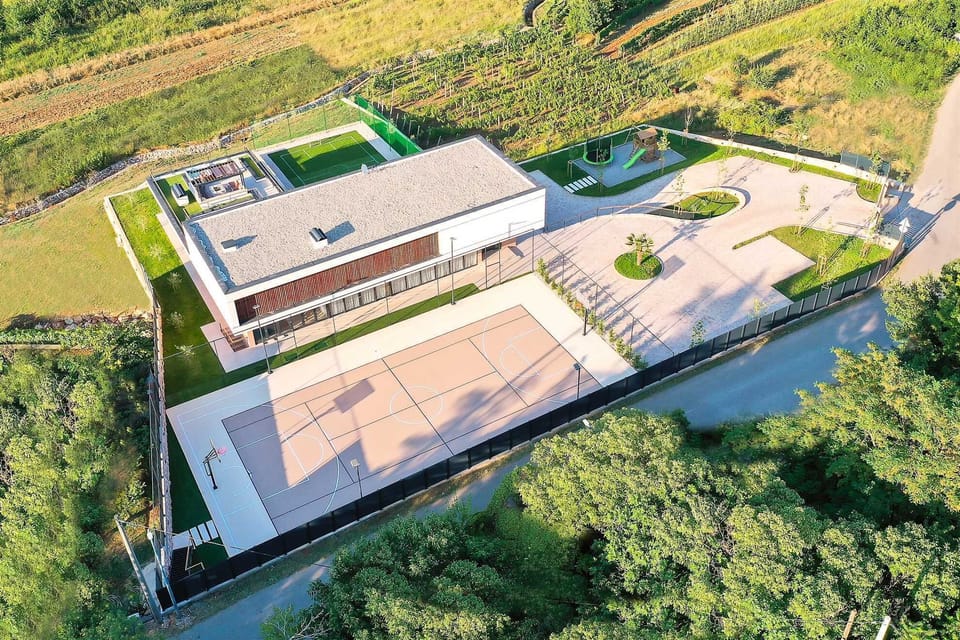 Sport court