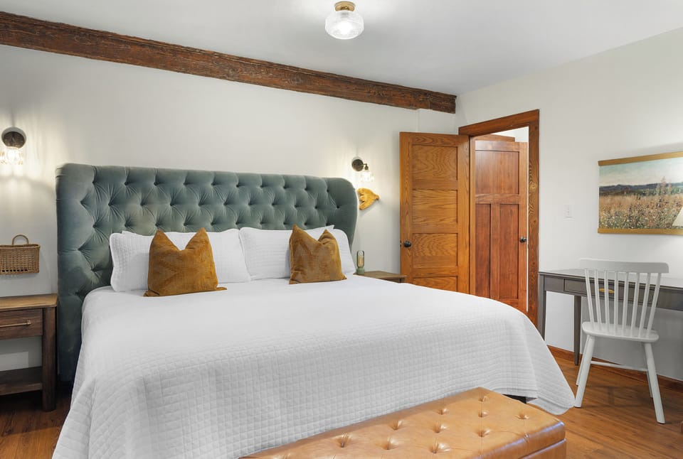 Grand Suite - This unit is not pet friendly | WiFi (free), bed sheets