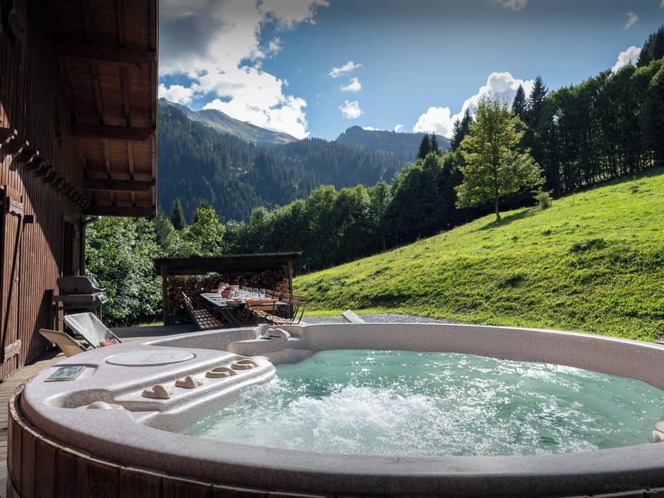 Jacuzzi & view