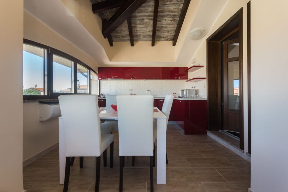 Comfort Apartment, 2 Bedrooms, Private Bathroom, Tower | In-room dining