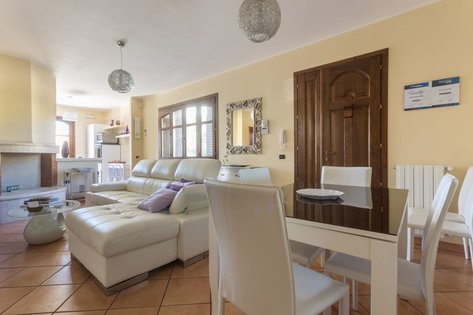 Luxury Apartment, 1 Bedroom, Accessible, Ensuite | In-room dining