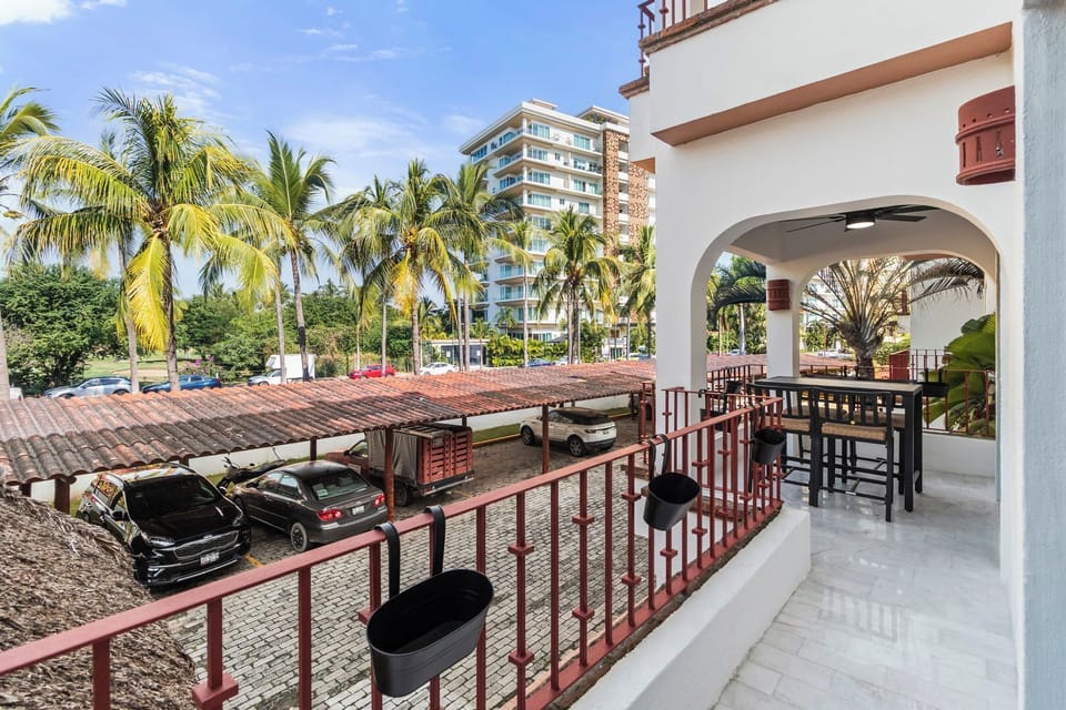 Free gated parking - 1 space
Balcony and patio for outdoor dining - seats 4